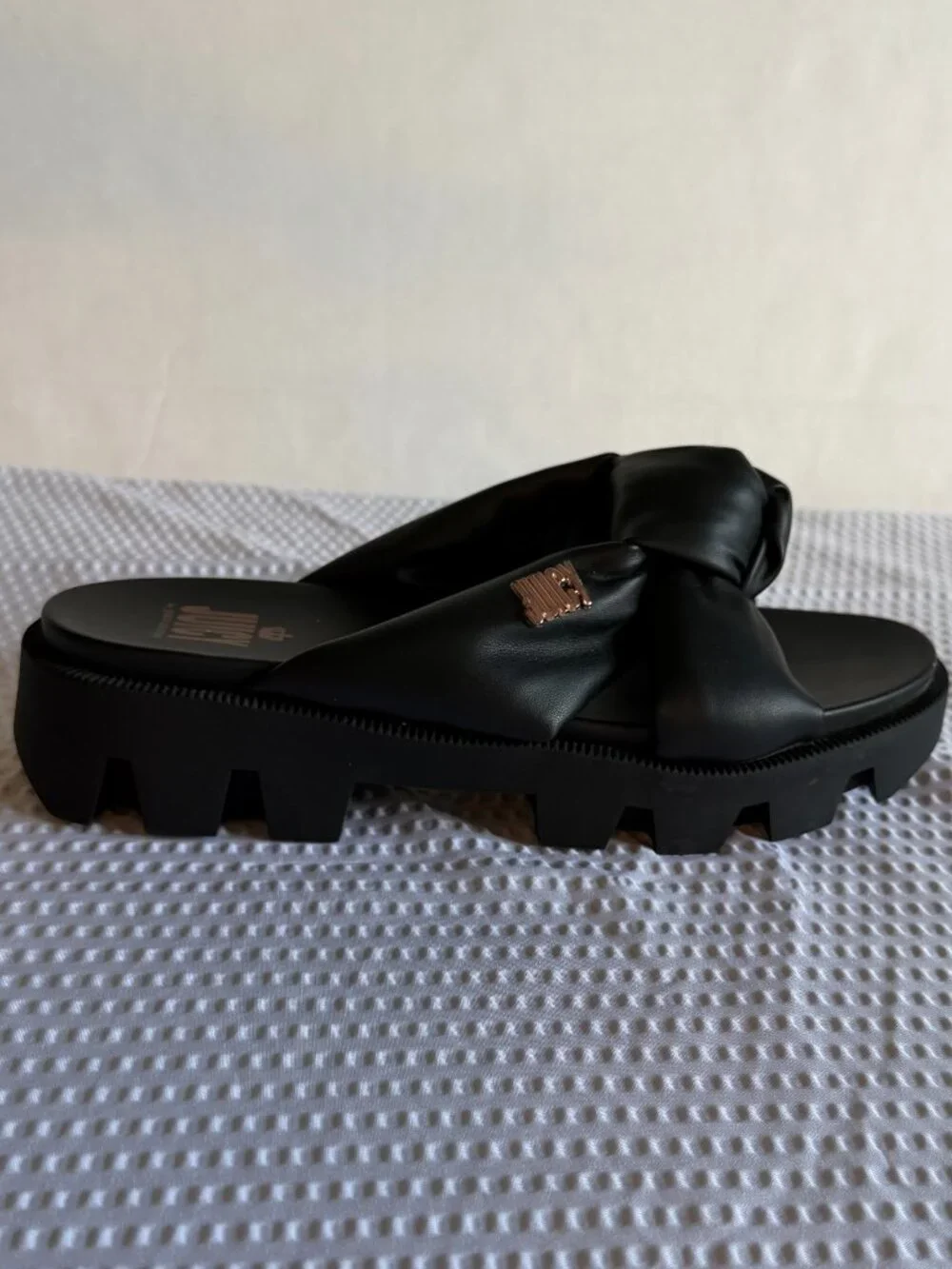 *NWOT* Juicy Couture Black ‘Knotted Bow’ Flip Flop Sandals*